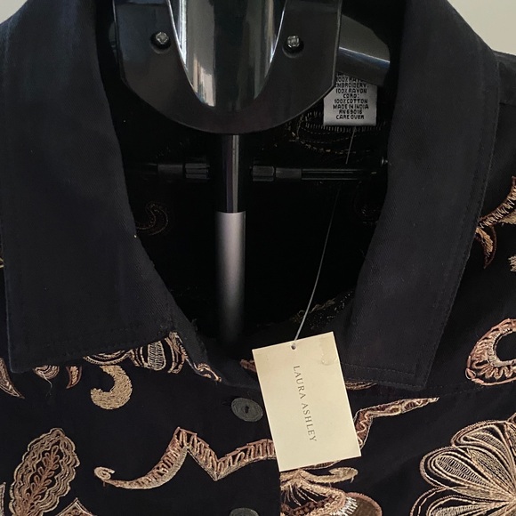 Beautifully Embroidered Black Denim Jacket - Picture 4 of 11